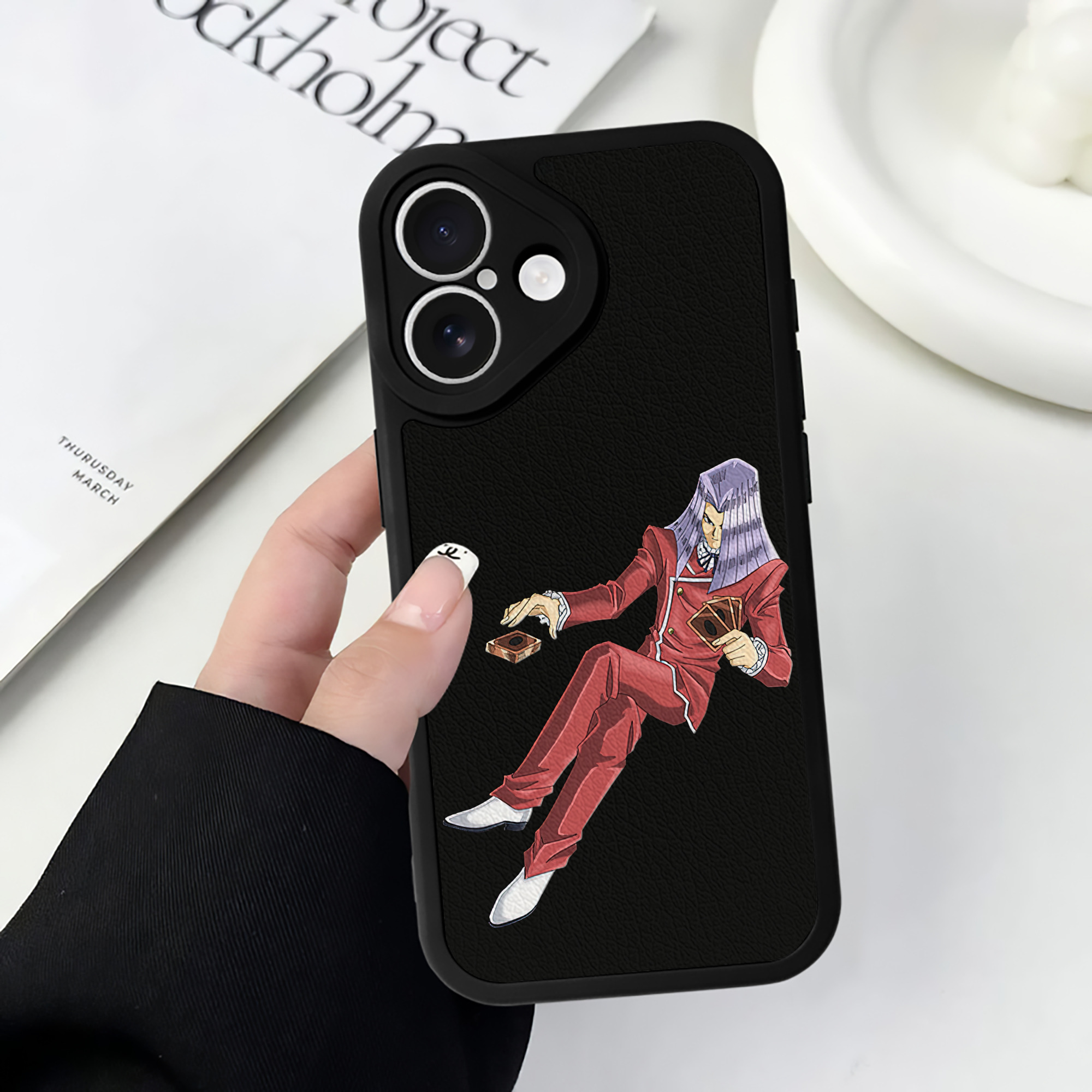 遊☆戯☆王 Yu-Gi-Oh! 【iPhone 16シリーズ対応】シリコンスマホケース（レザー調） 材質：シリコン